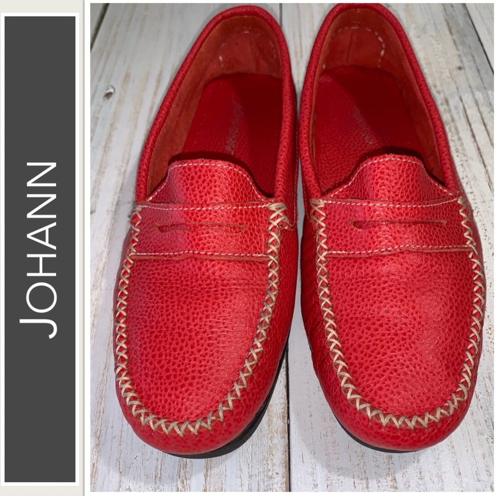 Johann Red Pebbled Leather Loafers Gorgeous, Non-Slip Sole, Size 39